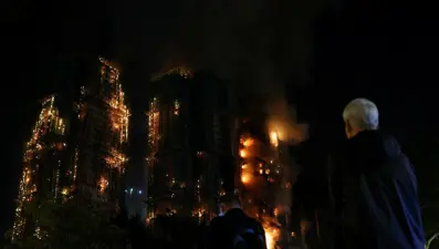 Hong Kong'da gökdelen yangını: 44 kişi hayatını kaybetti