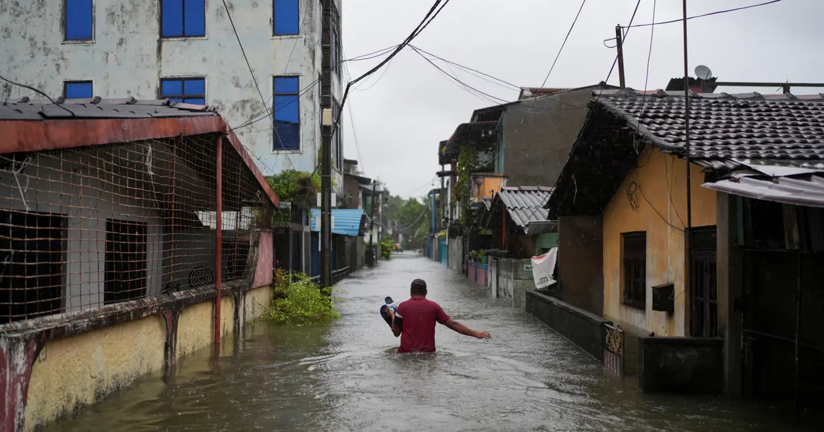 Güney Asya'daki selde ölü sayısı 321'e çıktı