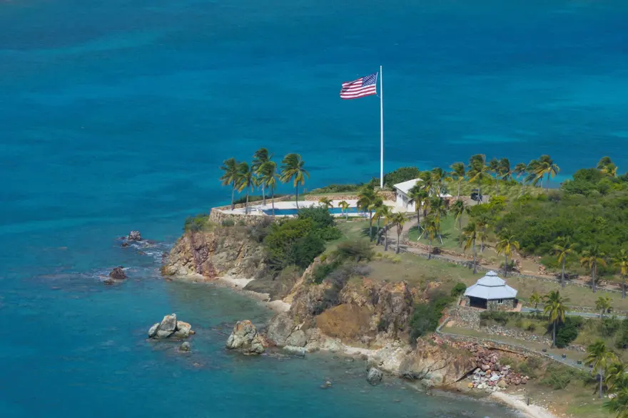 Epstein'ın kabus adasından ilk fotoğraflar 7
