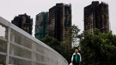 Hong Kong'u sarsan yangında can kaybı arttı, 100 kişi hâlâ kayıp