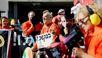 Netanyahu'ya "yolsuzluk affı" protestosu