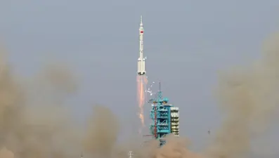 Çin'in yeniden kullanılabilir roketi uzayda alev aldı