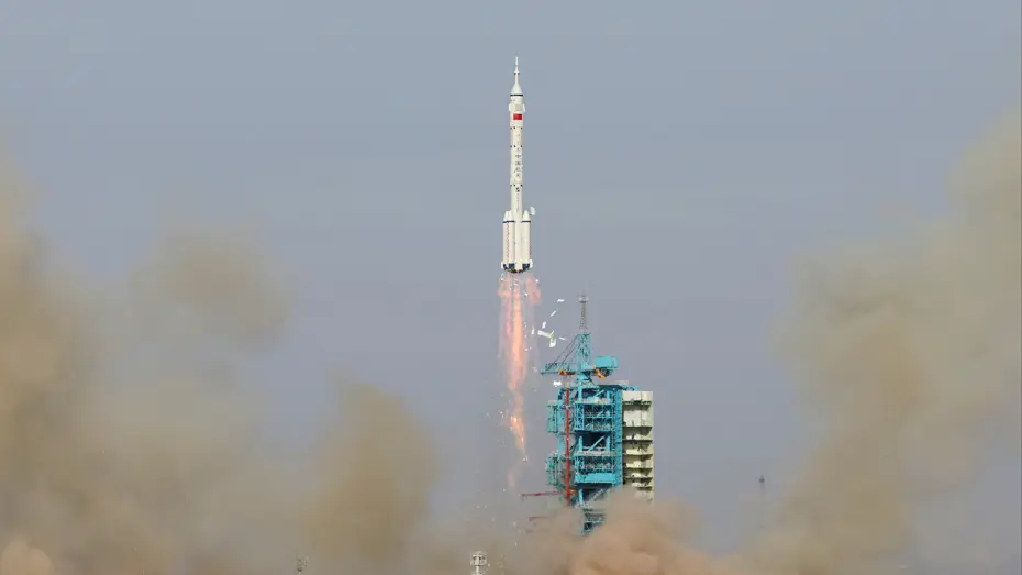 Çin'in yeniden kullanılabilir roketi uzayda alev aldı