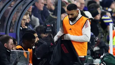 Salah isyan bayrağını çekti