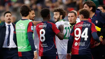 Zeki Çelik kırmızı kart gördü, Semih Kılıçsoy oyuna girdi, Cagliari kazandı