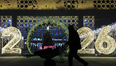 Dünya yeni yıla hazırlanıyor. Cadde ve sokaklardan ışıl ışıl manzaralar