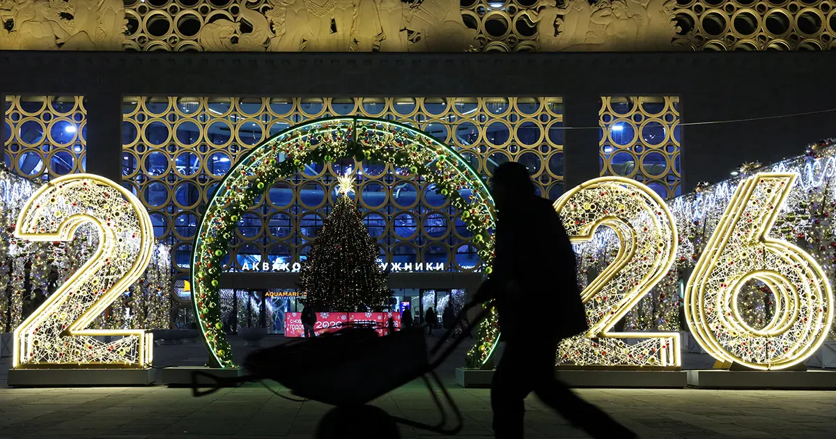 Dünya yeni yıla hazırlanıyor. Cadde ve sokaklardan ışıl ışıl manzaralar