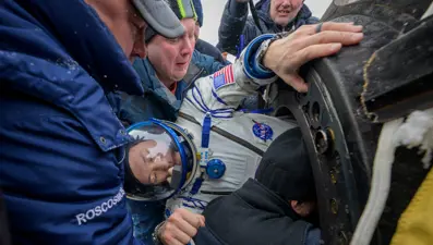 NASA kapsülünden çıkan astronota Matruşka sürprizi