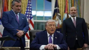 Trump Venezuela'yı yine tehdit etti. "Karadan saldırı yakında"