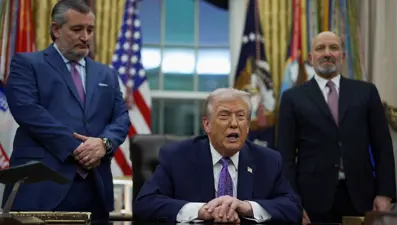 Trump Venezuela'yı yine tehdit etti. "Karadan saldırı yakında"