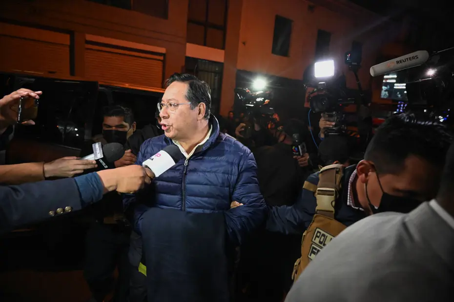 Eski devlet başkanı, görevi devrettikten 1 ay sonra tutuklandı