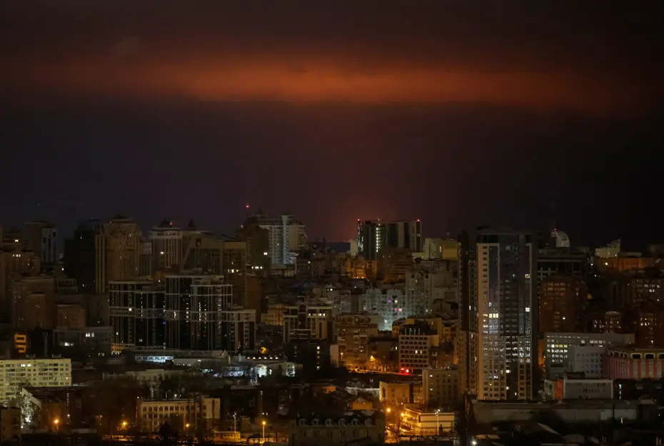 Rusya 10 saat aralıksız saldırdı, Kiev buz kesti