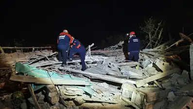 Çorum'da iki katlı metruk bina çöktü