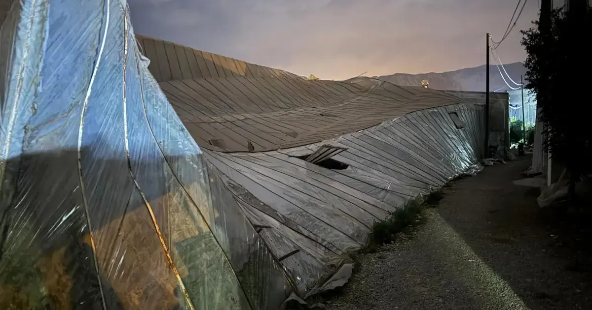 Mersin'de hortum: Seraları yıktı geçti
