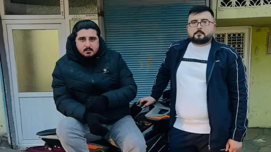 Berdan Balsak (solda) ve Tolgahan Akyüz (sağda) Berdan Balsak (solda) ve Tolgahan Akyüz (sağda)