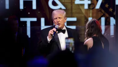 Trump'ın yılbaşı partisi. 10 dakikada yapılan tablo 3 milyon dolara satıldı