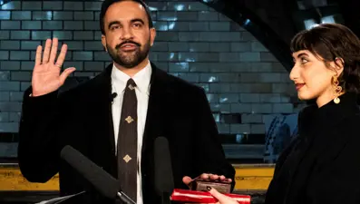 New York'un ilk Müslüman belediye başkanı Kur'an-ı Kerim üzerine yemin etti