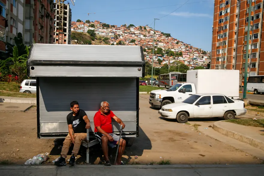 OLAYLI HAFTASONUNUN ARDINDAN SOKAKLAR BOŞ 