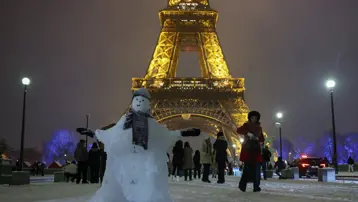 Avrupa kara teslim oldu. Uçuşlar iptal edildi, yolcular mahsur kaldı
