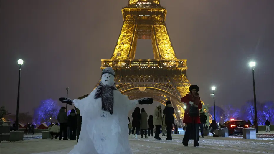 Avrupa kara teslim oldu. Uçuşlar iptal edildi, yolcular mahsur kaldı