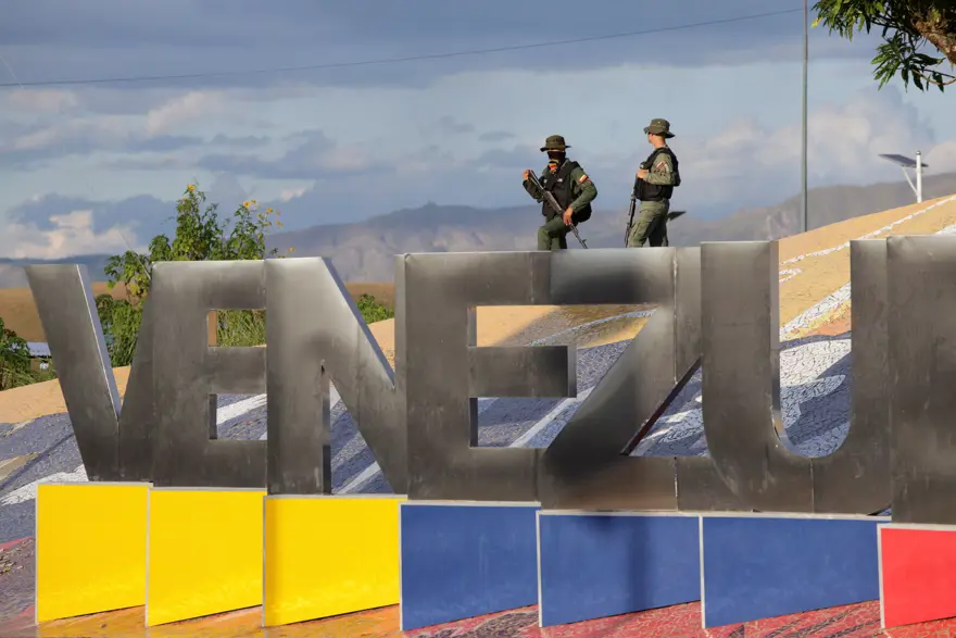 05.30 - VENEZUELA BAŞKANLIK SARAYI ÇEVRESİNDE SİLAH SESLERİ 