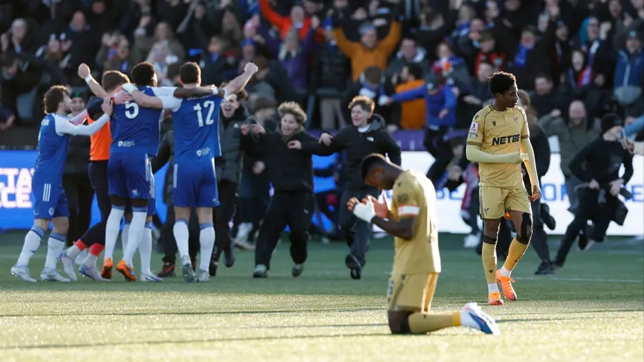 İngiltere’de büyük sürpriz. 6. Lig takımı, turnuvanın son şampiyonu olan Premier Lig ekibini eledi