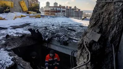 Savaşın pençesinde kış darbesi, Kiev'de binlerce bina ısınamıyor