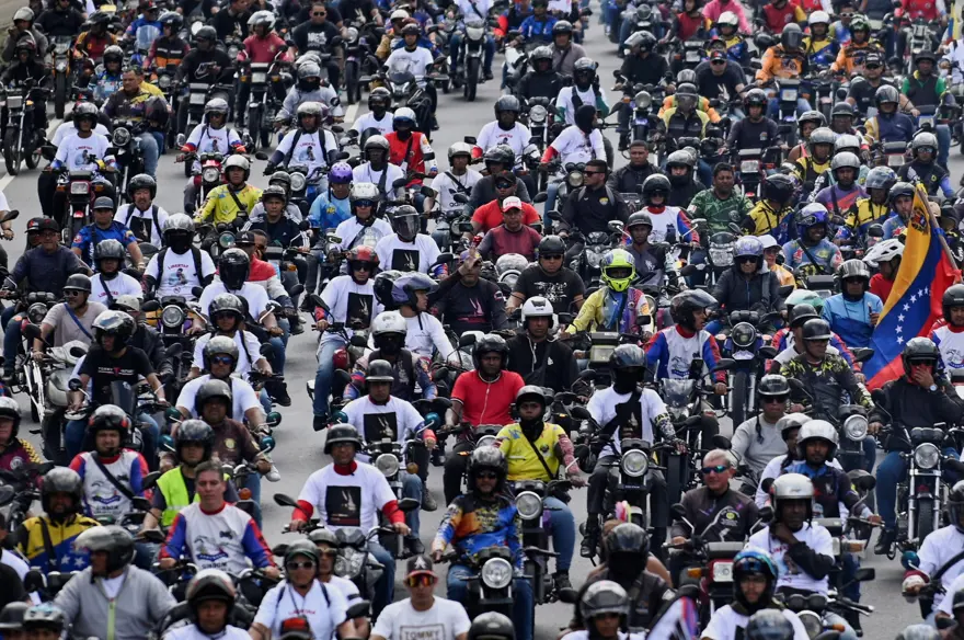 Venezuela'da siyasi tutukluların tahliyesi sürüyor. Başkentteyse protesto vardı 