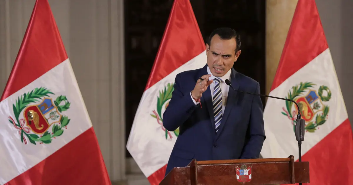 Peru'da kongre devlet başkanını görevden aldı