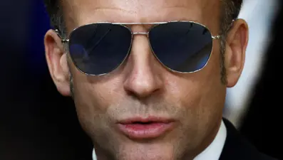 Macron'un pilot gözlüğü sosyal medyayı fethetti
