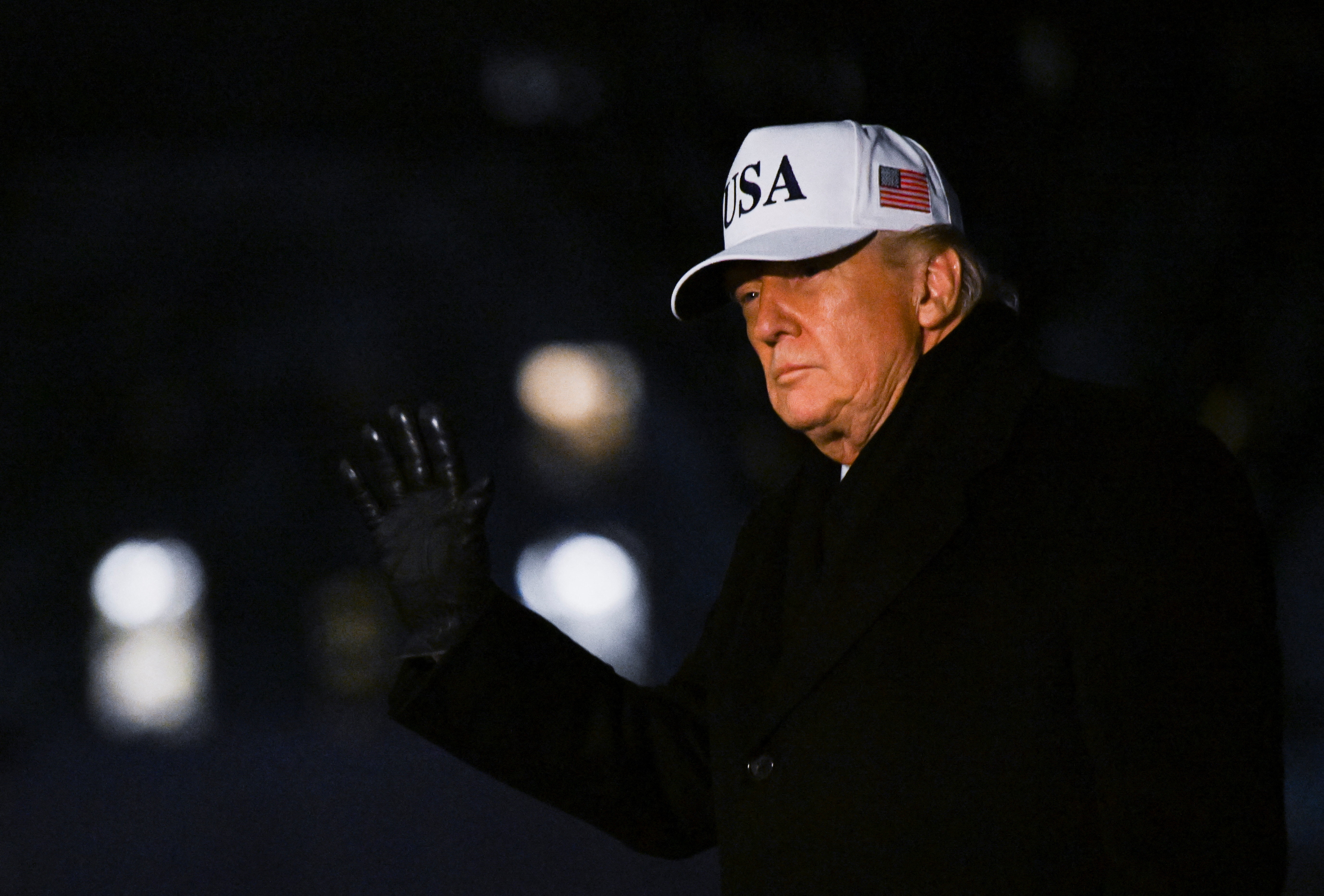 Trump'ın tehdidine İran'dan sert yanıt: Eller tetikte bekliyoruz