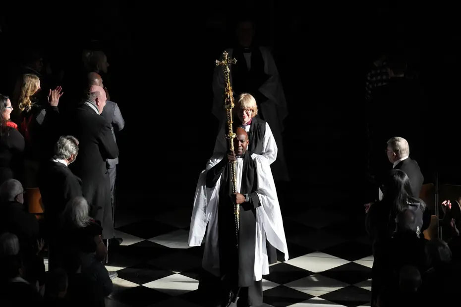 İngiltere Kilisesi'nde ilk kadın başrahip