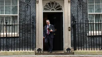 İngiltere'ye başbakan dayanmıyor, Starmer koltuğundan olabilir mi?