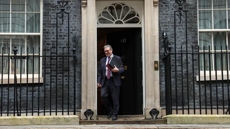 İngiltere'ye başbakan dayanmıyor, Starmer koltuğundan olabilir mi?