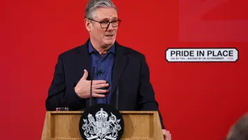 İngiltere Başbakanı Starmer'dan istifa çağrılarına yanıt. "Görevimden vazgeçmeyeceğim"