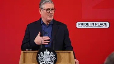 İngiltere Başbakanı Starmer'dan istifa çağrılarına yanıt. "Görevimden vazgeçmeyeceğim"