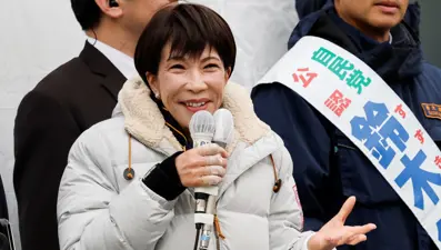 Japon Başbakanın kumarı işe yaradı, partisi erken seçimde galip geldi