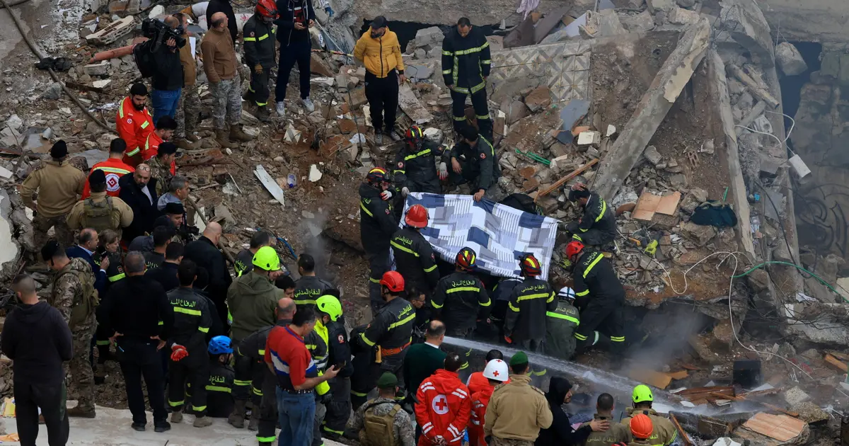 Lübnan'da eski bina çöktü, 14 kişi öldü