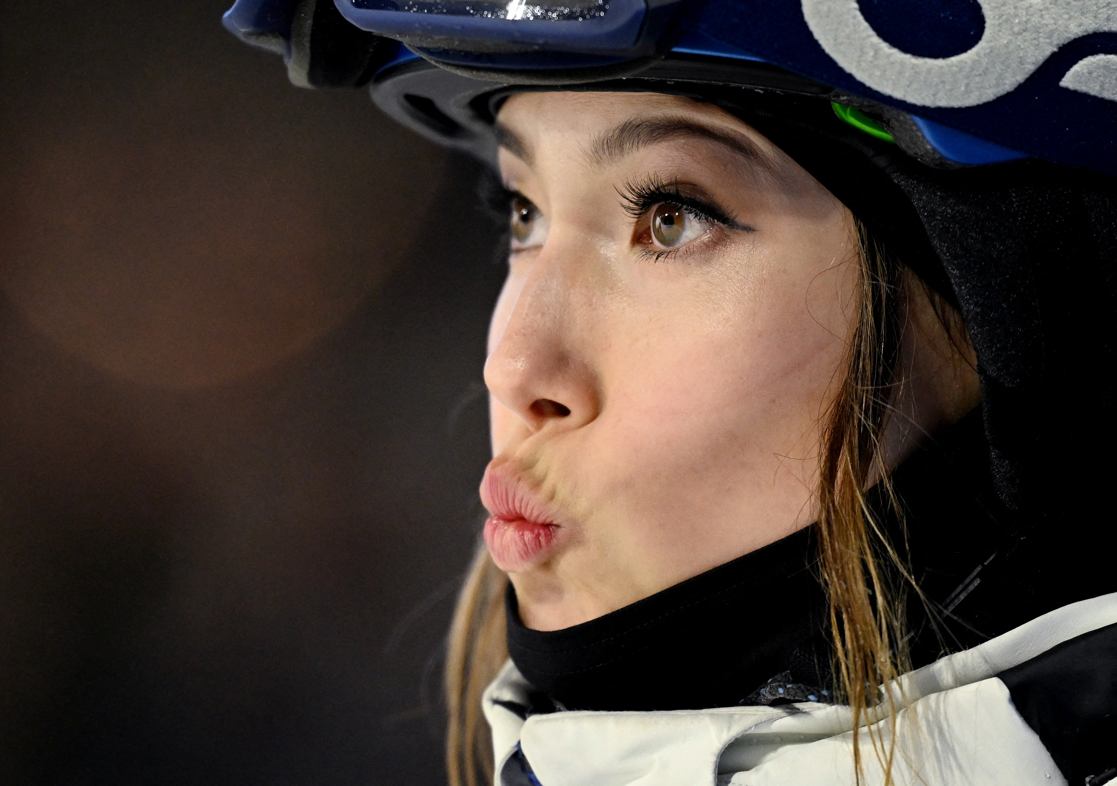 10 parmağında 10 marifet, Çinli kayakçı sosyal medyayı salladı. Kim bu kar prensesi?