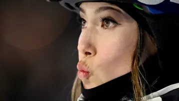 10 parmağında 10 marifet, Çinli kayakçı sosyal medyayı salladı