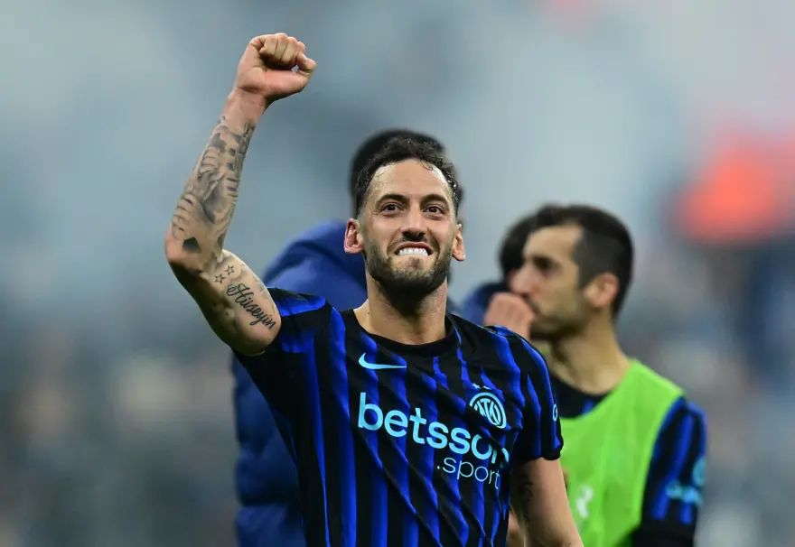 HAKAN ÇALHANOĞLU'NU DUYURDU 2