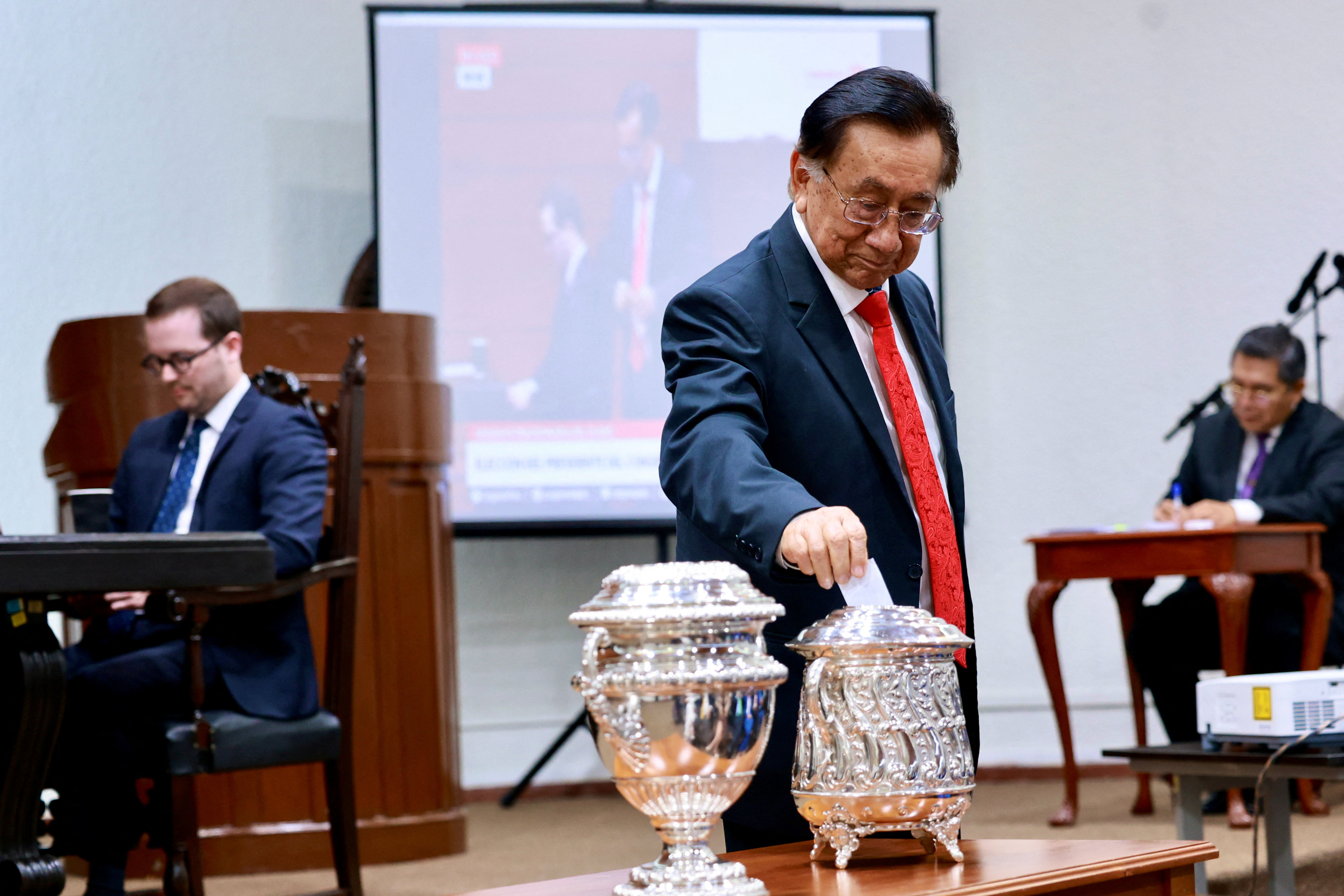 Peru'nun geçici Devlet Başkanı Balcazar oldu