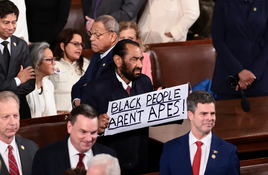 TRUMP'A TEPKİ SALONDAN ÇIKARILMASINA NEDEN OLDU 3