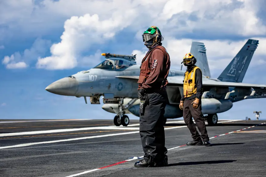 ABD'nin en büyük uçak gemisi "USS Gerald R. Ford" Kızıldeniz'de  3