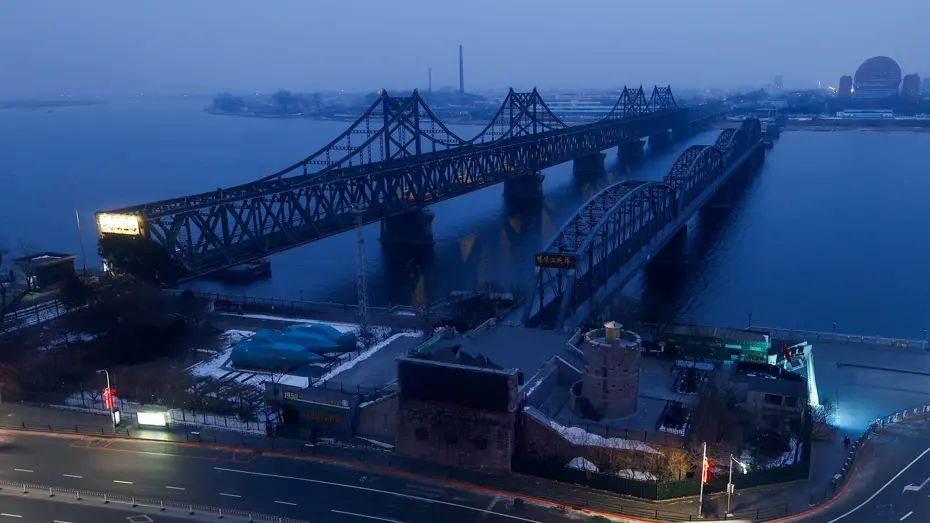24 saat süren yolculuk. İlk tren 6 yıl sonra Çin'den Kuzey Kore'ye gidiyor