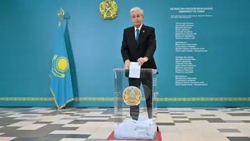 Kazakistan sandık başında anayasayı değiştirdi