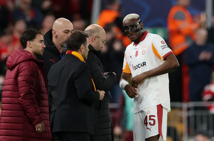 Galatasaray'da Victor Osimhen şoku, Liverpool maçını tamamlayamadı 