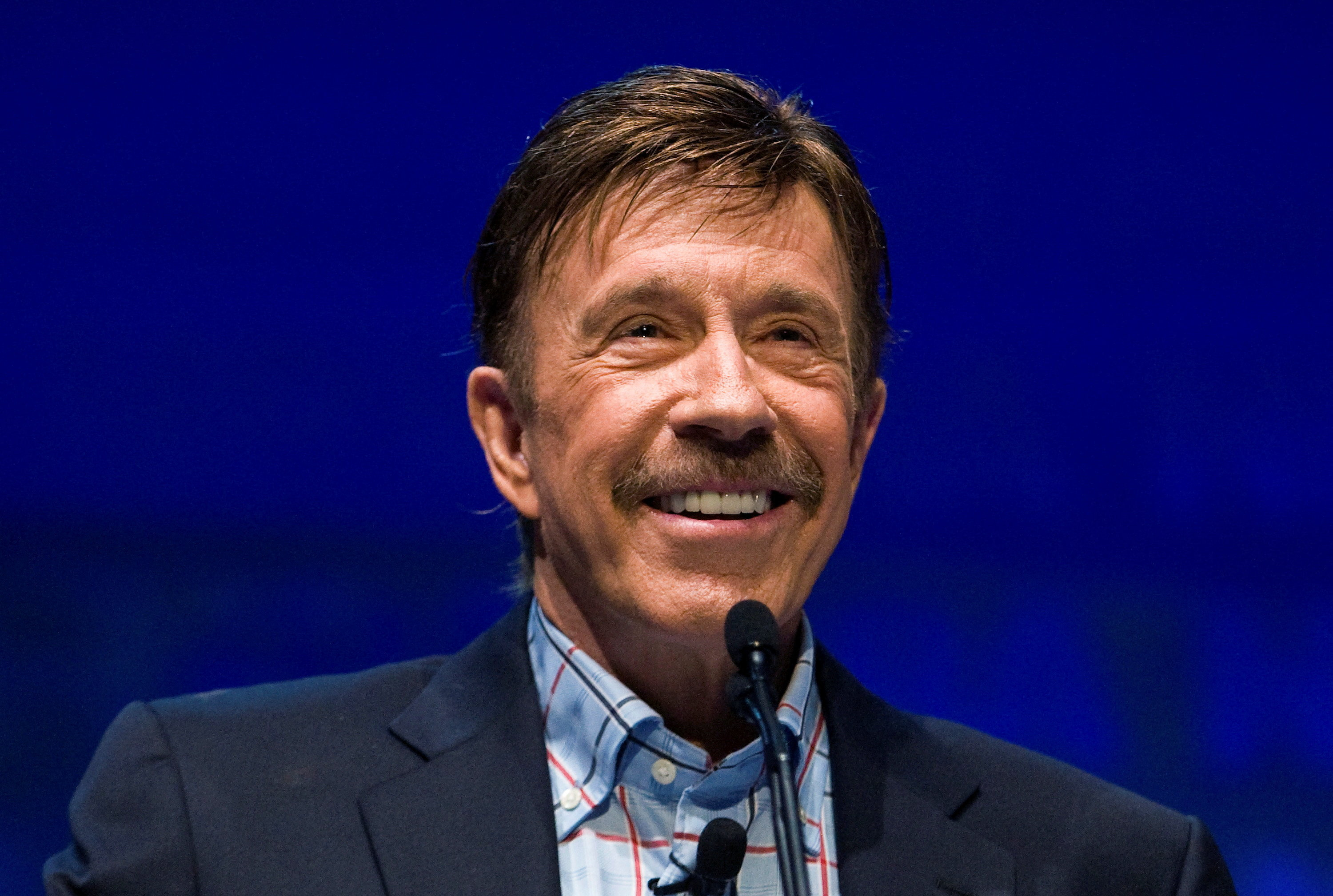 Ünlü aksiyon yıldızı Chuck Norris hayatını kaybetti
