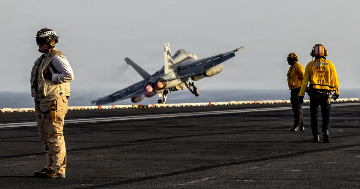 ABD de İran da düşen uçağın pilotunu arıyor