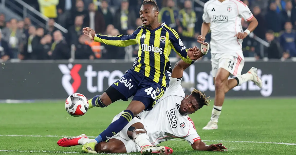 Beşiktaş'tan Fenerbahçe derbisi oynanırken olay tepki. Penaltı sonrası anında paylaşıldı